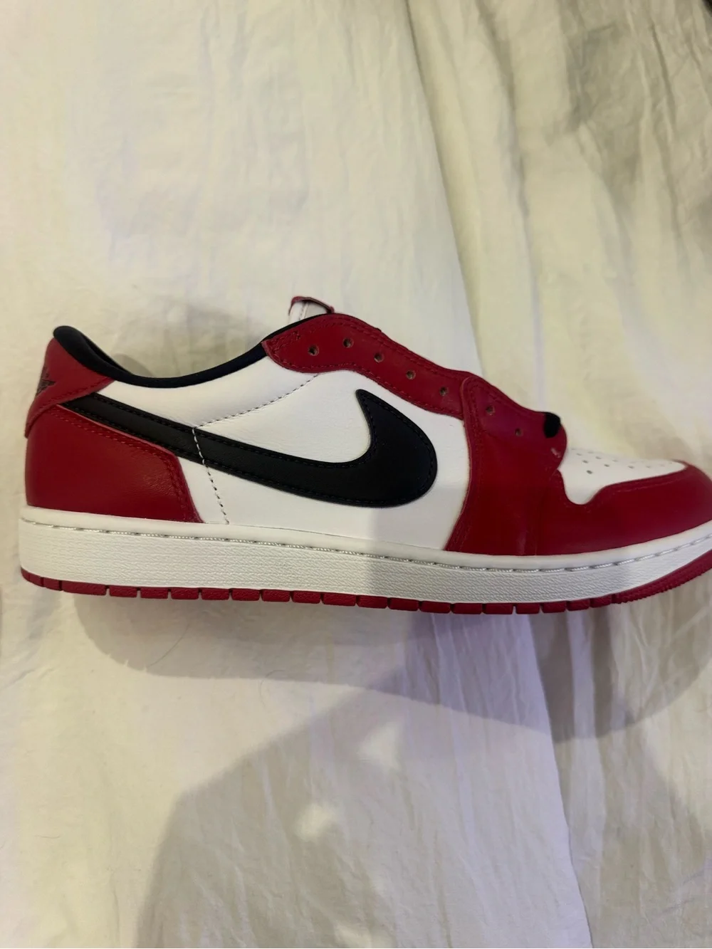 Nike Men’s Low Top Sneaker - White/Red/Black